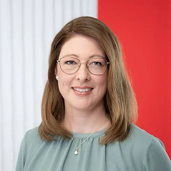 Porträt Feline Chadwick-Olschewski, Ansprechpartnerin für Großspenden und Philanthropie im DRF e. V.